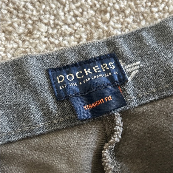 Dockers Men's 34x32 Olive Chinos - Picture 2 of 9